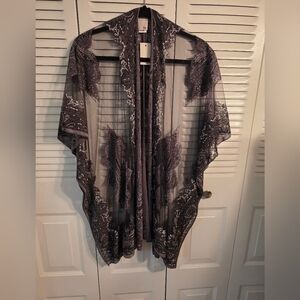 NWT Patterned Shawl/Kimono in excellent condition